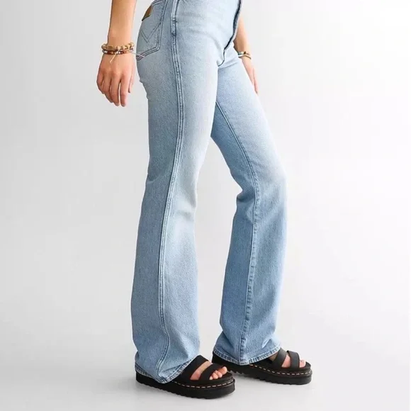 Wrangler High-Rise Light Blue Jeans with Sun Embroidery - Picture 13 of 16